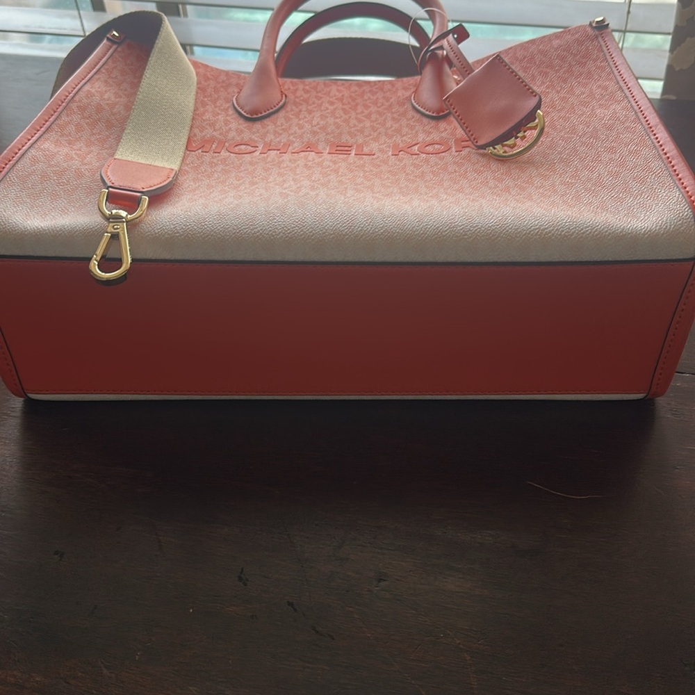 Michael Kors Mirella Medium Ombré Logo Tote Bag
Poppy 
NWT - Picture 4 of 4